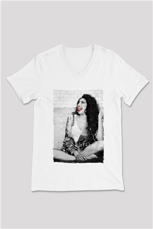 Amy Winehouse Beyaz Unisex V Yaka Tişört